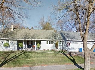 2782 Hilltop Ct, North Saint Paul, MN 55109