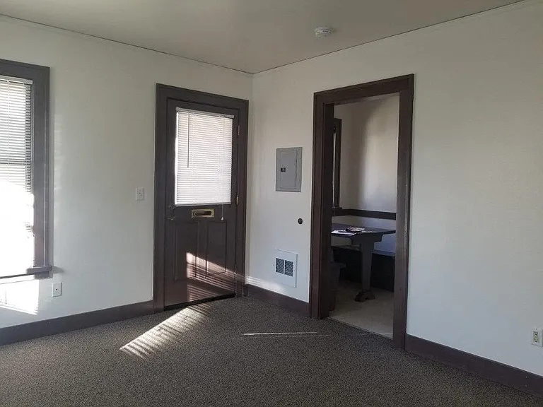 1722 Belmont Ave — Photo 5
