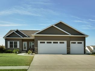1916 Vera Way, Cedar Falls, IA 50613