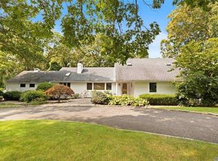 12 The Rise, Woodbury, NY 11797