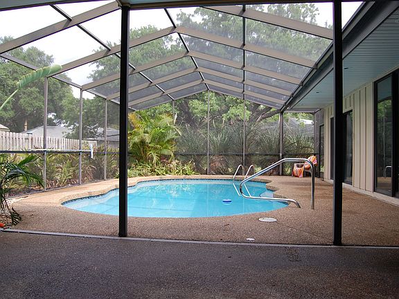 2nd image of 1805 Carolina Ct