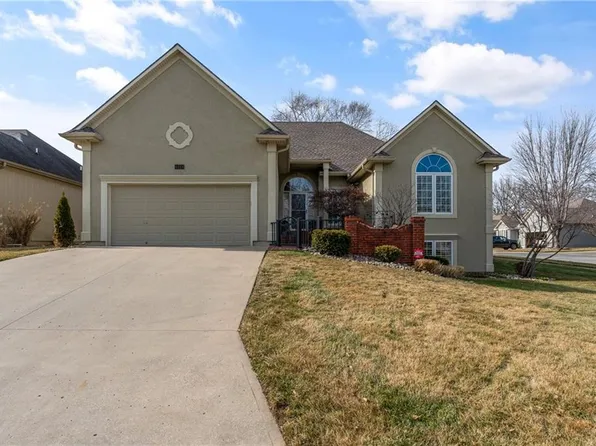 4028 NE Crimson Dr, Lees Summit, MO 64064