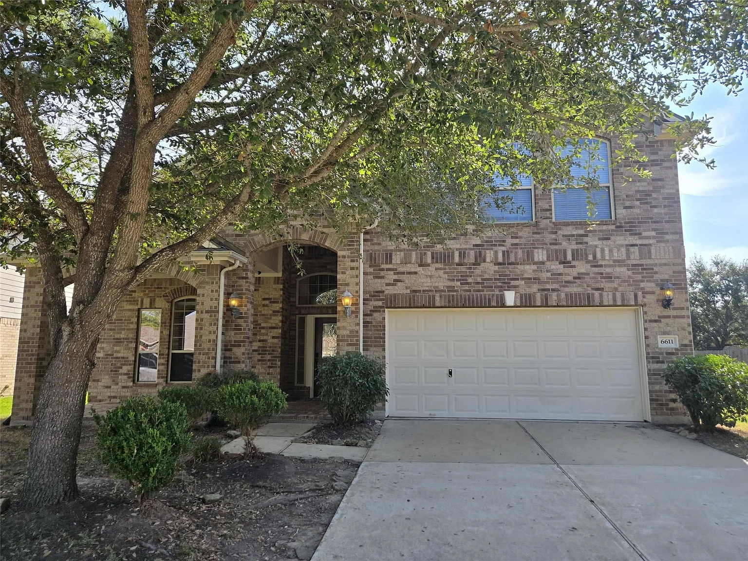 5 bed, 3.5 bath, 2778 sqft, $2,700 — Photo 1