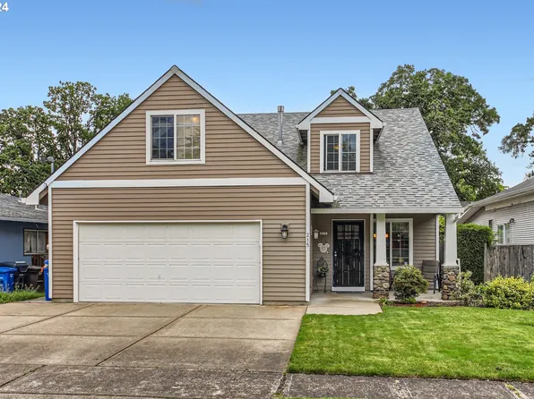 215 E Hereford St, Gladstone, OR 97027