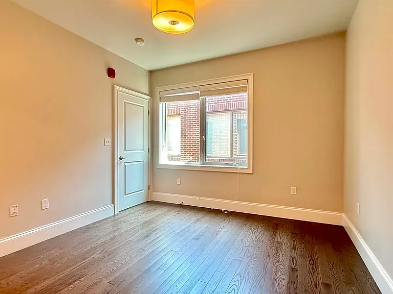 371 Main St #8 — Photo 8