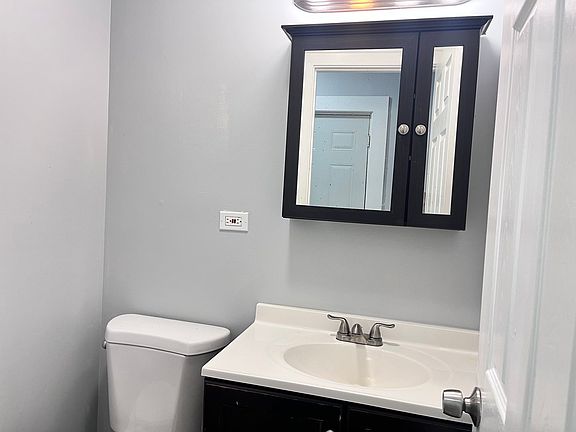 5th image of 10739 S State St