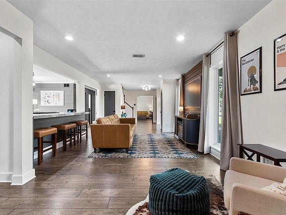 4th image of 2614 E Pebble Beach Drive