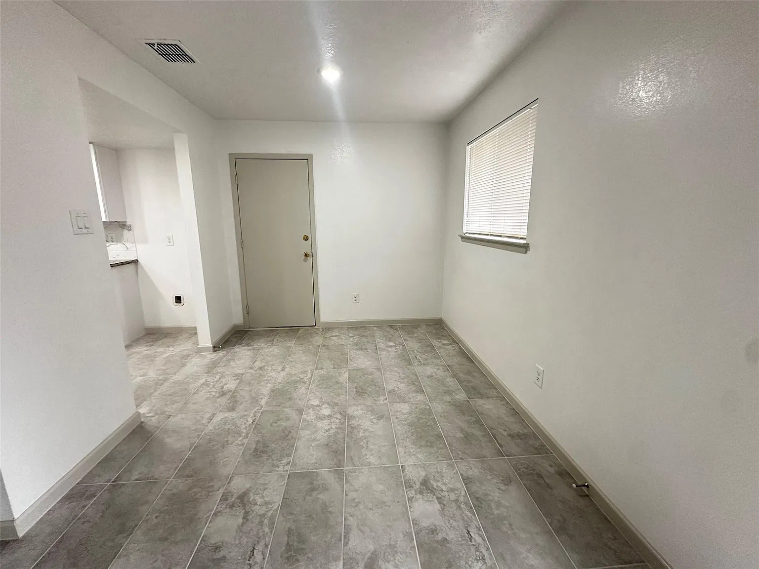 3 bed, 1.5 bath, 955 sqft, $1,650 — Photo 4
