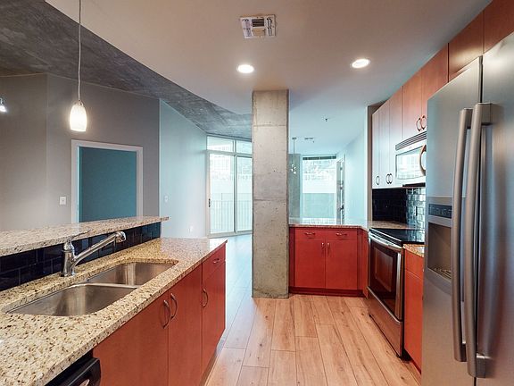 5th image of 301 Demonbreun St Unit 810