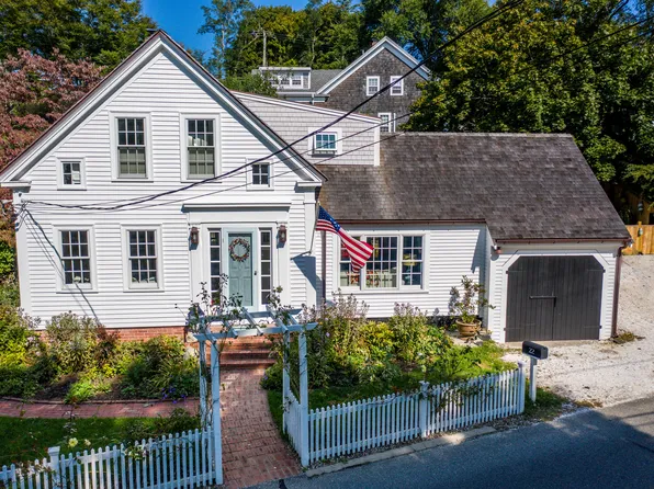 22 East Commercial Street, Wellfleet, MA 02667