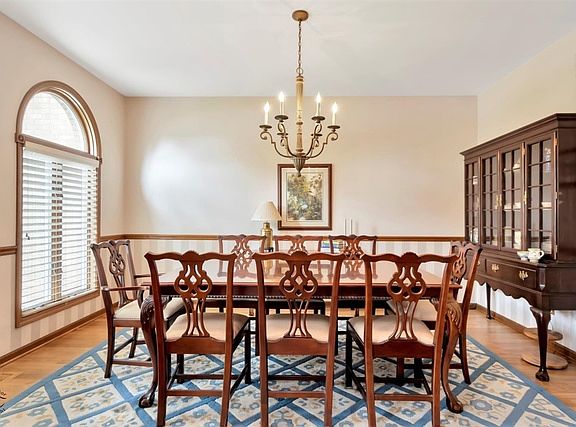 4th image of 2430 River Woods Dr