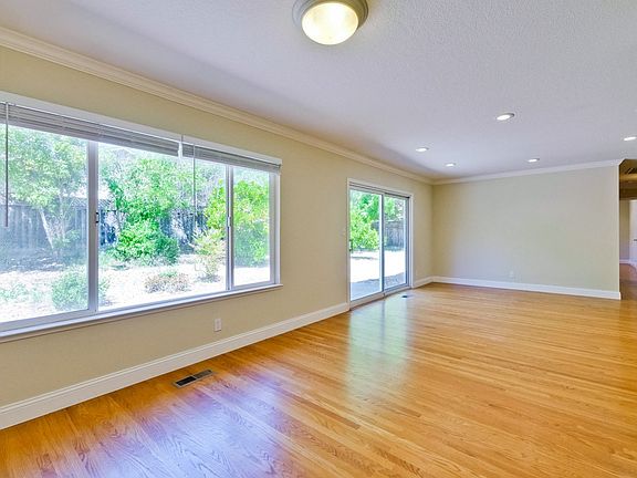 4th image of 22432 Palm Ave