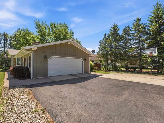 3rd image of 261 Connie Dr