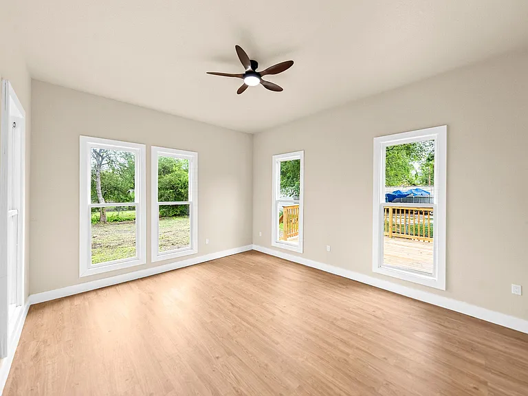 1122 N Pine St — Photo 23