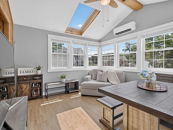 3rd image of 3 Wormstead St