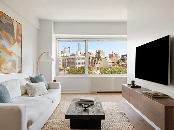 33 Greenwich Avenue image 1 of 11
