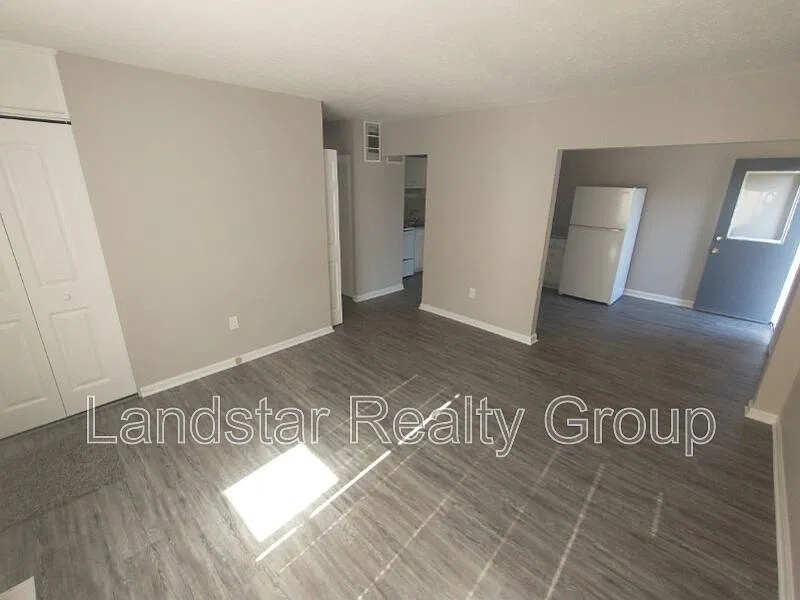 3 bed, 1.0 bath, 1100 sqft, $1,395 — Photo 4