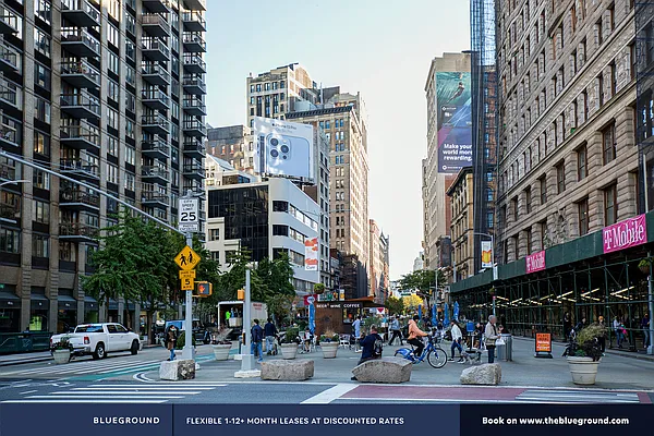 Rented by The Blueground | media 100