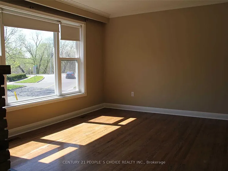 39 Meadowland Dr — Photo 3