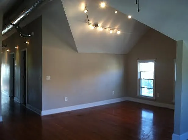 3 bed, 1.5 bath, 1100 sqft, $1,700 — Photo 3