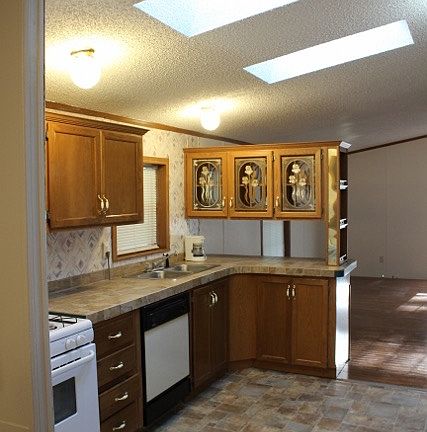 Kitchen (brand new skylights)