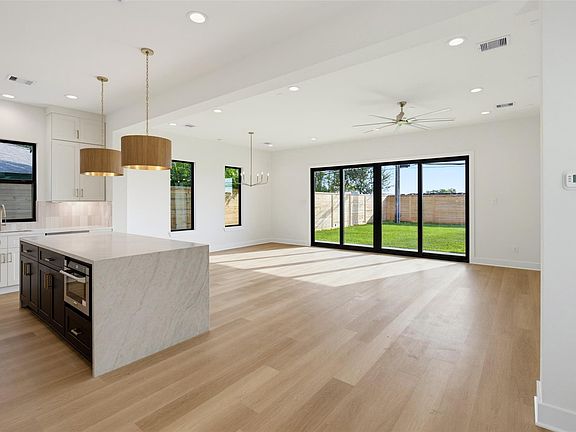 3rd image of 1820 Wycliffe