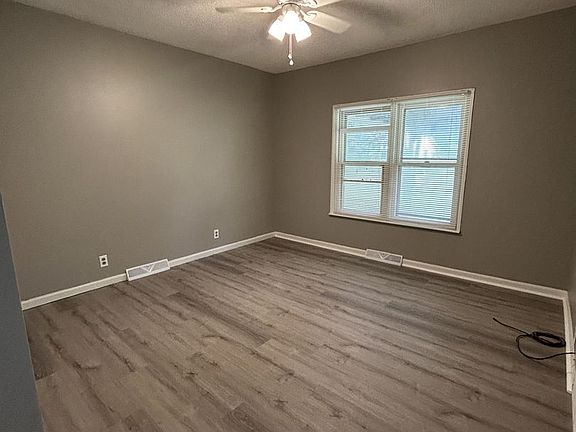 3rd image of 806 W Kansas St