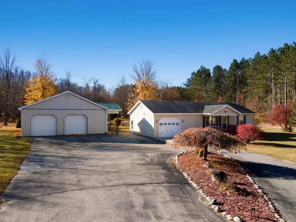 10555 Aylsworth Rd, Beulah, MI 49617