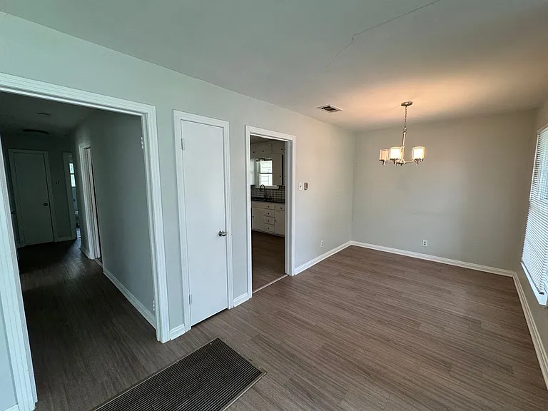 4216 Hillcrest Dr — Photo 5