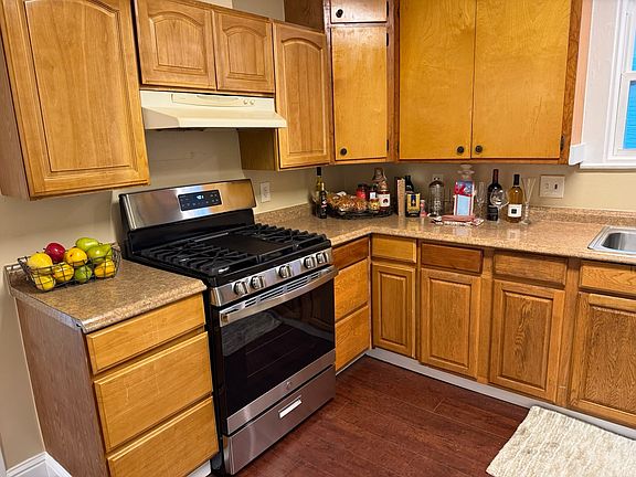 3rd image of 2133 E Marsh St