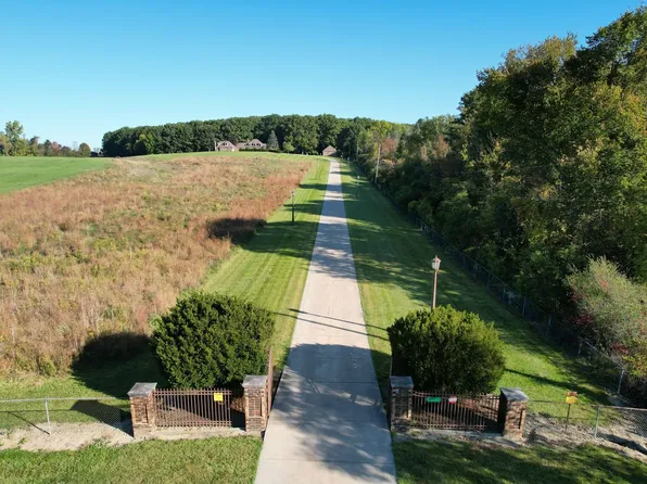 9515 E Bristol Rd, Davison, MI 48423