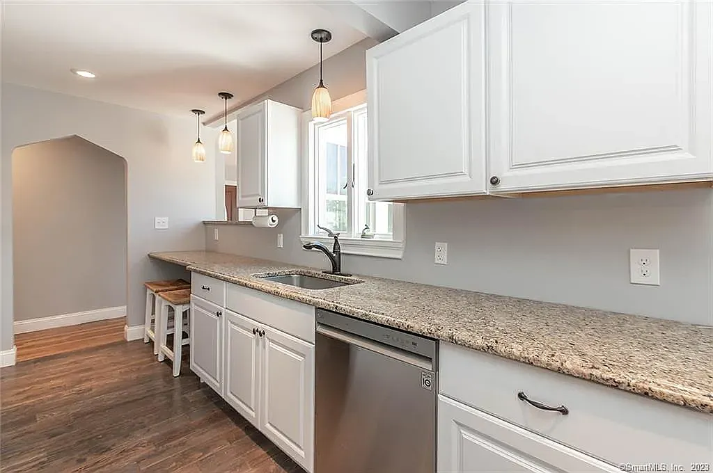 3 bed, 1.5 bath, 1250 sqft, $4,850 — Photo 4
