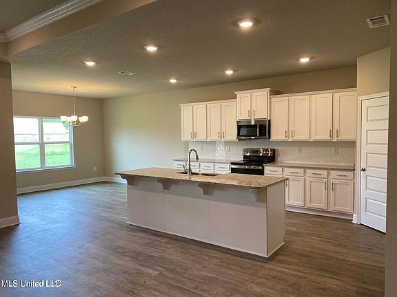 3rd image of 5002 Sand Dollar Dr