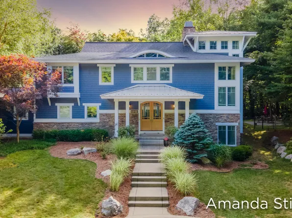 8842 Beech Hill Ct NE, Ada, MI 49301