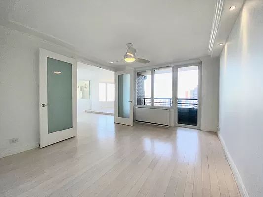 4th image of 330 E 38th St APT 42J