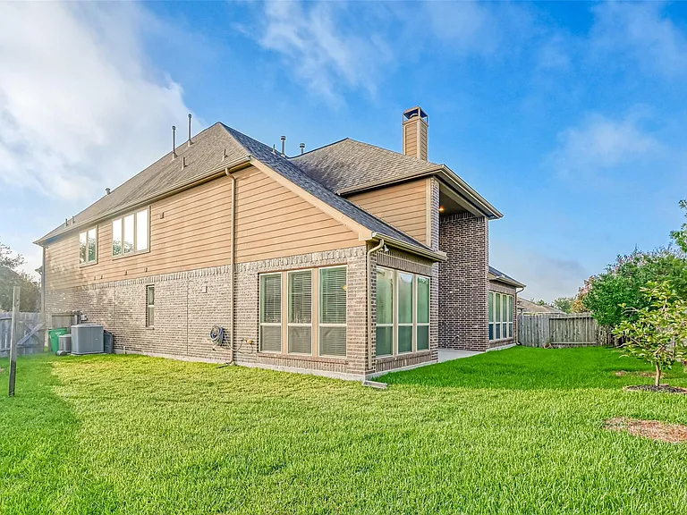 4006 Misty Waters Ln — Photo 39