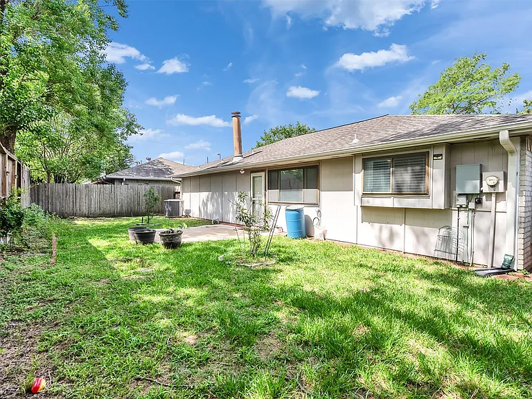 2554 Olympus Dr — Photo 29