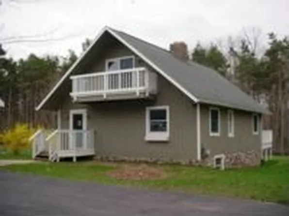 6699 Bay Shore West Dr, Charlevoix, MI 49720
