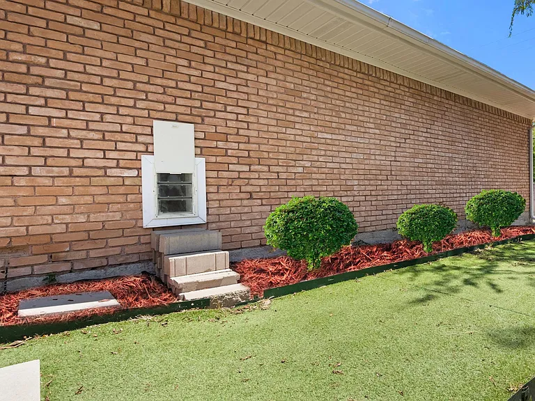 3364 Darvany Dr — Photo 23