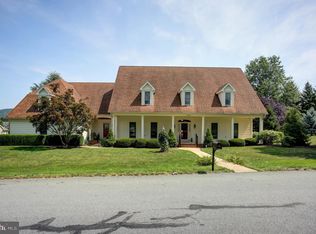 11698 Blue Mountain Dr, Waynesboro, PA 17268