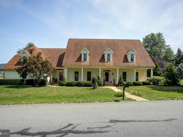 11698 Blue Mountain Dr, Waynesboro, PA 17268