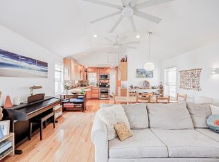 355 Dormans Ct #D, Far Rockaway, NY 11693