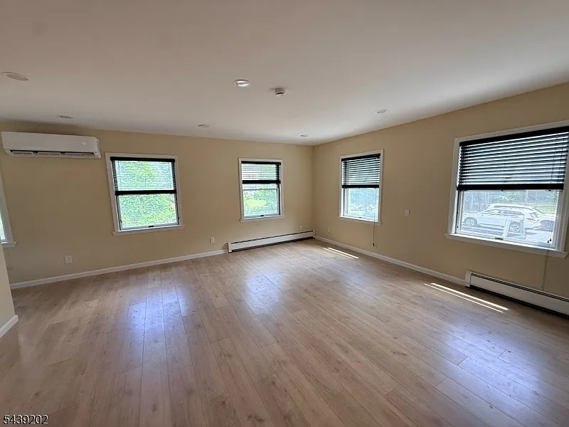 2 bed, 1.5 bath, 1400 sqft, $3,200 — Photo 3