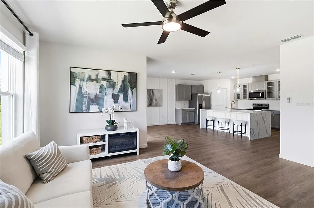 4 bed, 2.0 bath, 1828 sqft, $3,000 — Photo 3