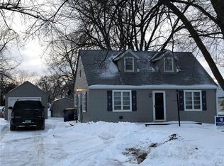 813 Hazel St, Pella, IA 50219