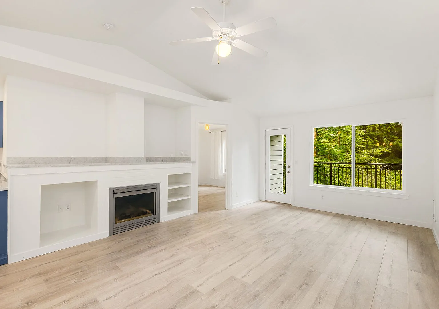 2 Bedroom 2 Bath Condo - Like New - No Carpets! — Photo 3