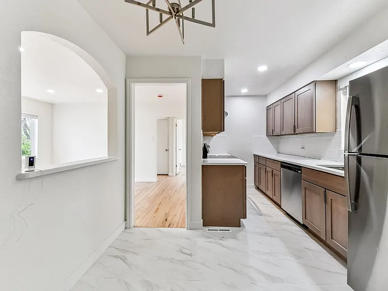 1325 Lansing St — Photo 2