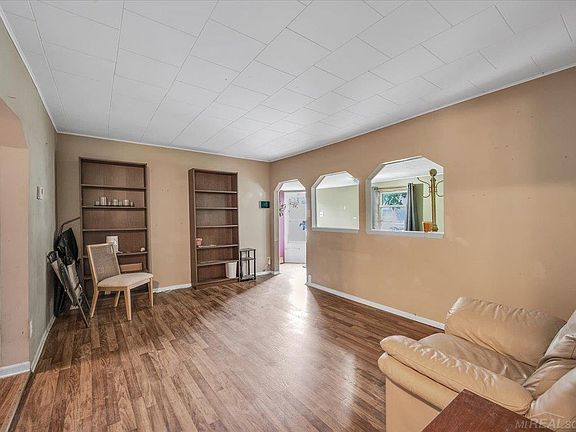 4th image of 20833 Woodward St