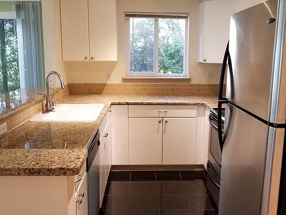 4th image of 323 Queen Anne Ave N APT 201