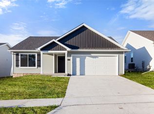 4316 Grover Woods Ln, Des Moines, IA 50317